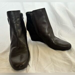 Issac Mizrahi LIVE! Women’s “Imkierra” Mixed Media Wedge Bootie in Black Sz 9.5